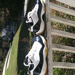 Air Jordans 11 low ' concord '